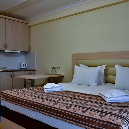 Aparthotel On Klinichna St. キエフ エクステリア 写真