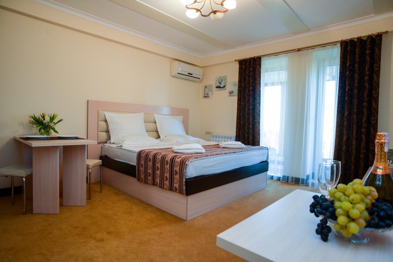 Aparthotel On Klinichna St. キエフ エクステリア 写真